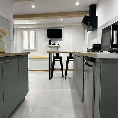 F2 Quartier Des Arts St Raphael * Saint-Raphaël