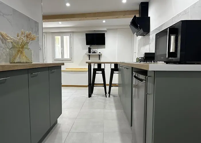 F2 Quartier Des Arts St Raphael * Saint-Raphaël